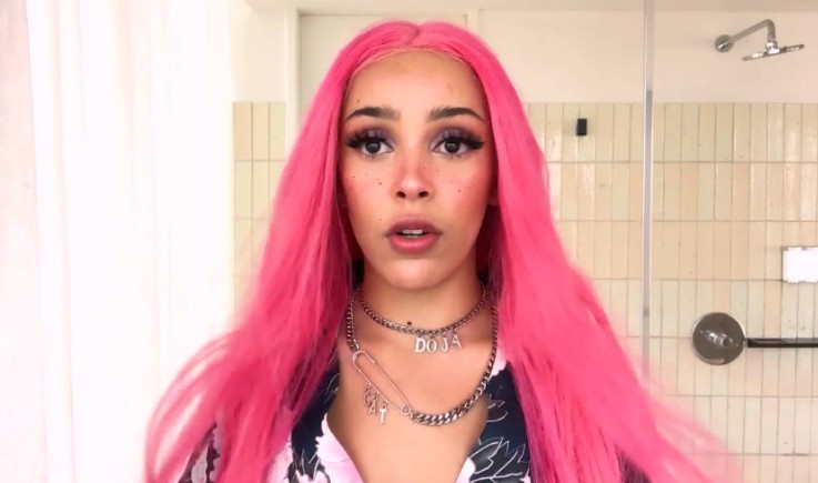 Doja Cat Impresses Fans When She Stops Performance To Help Someone