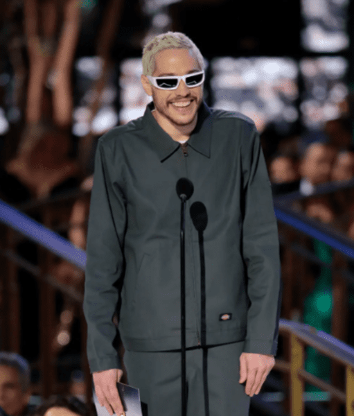 on-monday,-pete-davidson-showed-up-to-the-2022-emmys-unexpectedly,-dressed-in-a-standard-grey-dickies-suit
