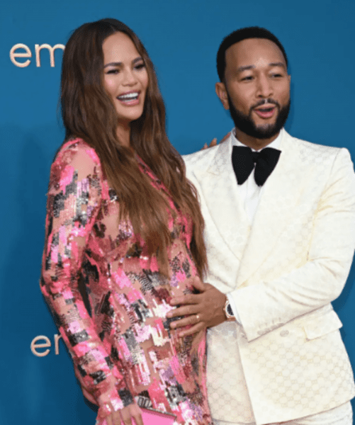 at-the-2022-emmy-awards,-chrissy-teigen-needed-a-little-more-food-than-they-got